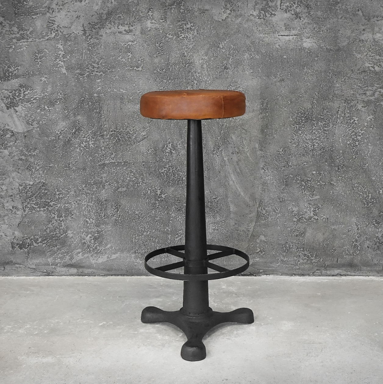 Tabouret en cuir marron