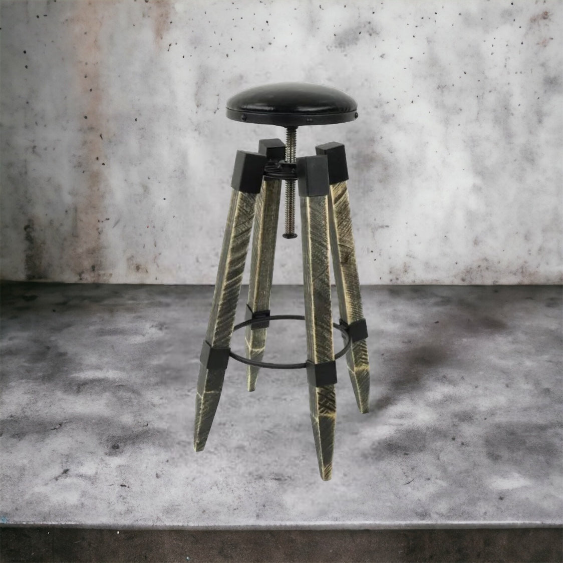 Tabouret en bois brulé et cuir noir